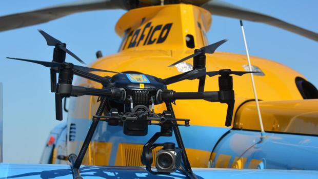 Drones y helicópteros te vigilarán en esta Operación Salida, ¿sabes cómo funcionan?