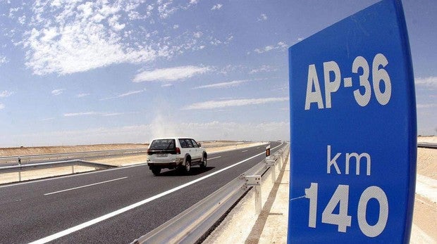 En qué situaciones se puede adelantar por la derecha