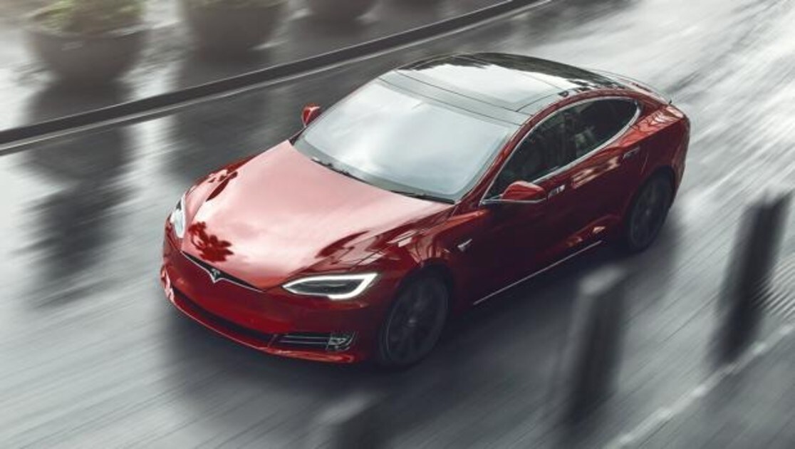 Tesla ya permite que el coche vaya solo a recogerte aunque «vaga como un conductor borracho»