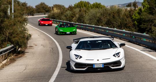 Aventador SVJ, Huracán EVO Spyder y Huracán EVO, de adelante a atrás