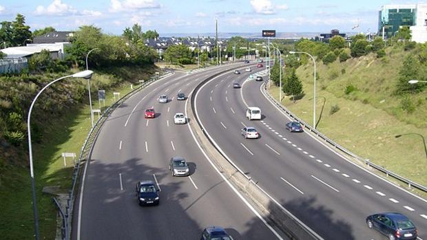 Qué es la conducción «encarrilada» y su importancia en la carretera