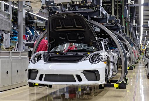 Sale de la línea de montaje el último Porsche 911 de la octava generación