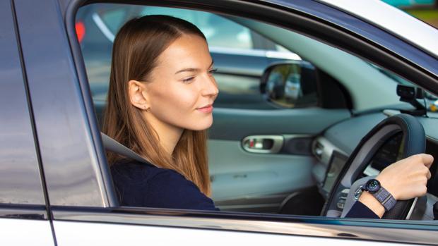 ¿Se puede conducir un coche que está a nombre de otra persona?