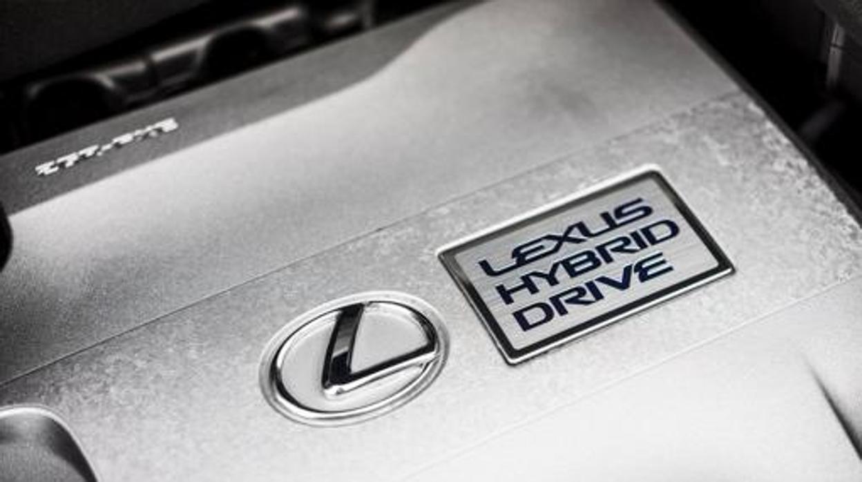 Lexus muestra su visión de electrificación en el LF-30 y el nuevo UX 300e 100% eléctrico