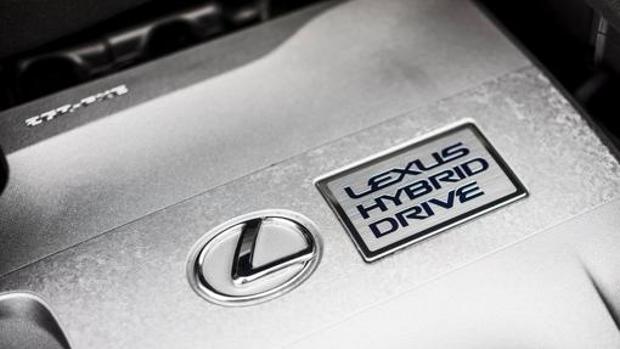 Lexus muestra su visión de electrificación en el LF-30 y el nuevo UX 300e 100% eléctrico