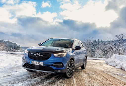 Opel Grandland X Hybrid4: un híbrido enchufable con 300 CV, tracción total y gran autonomía