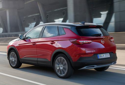 Opel Grandland X Hybrid4: un híbrido enchufable con 300 CV, tracción total y gran autonomía