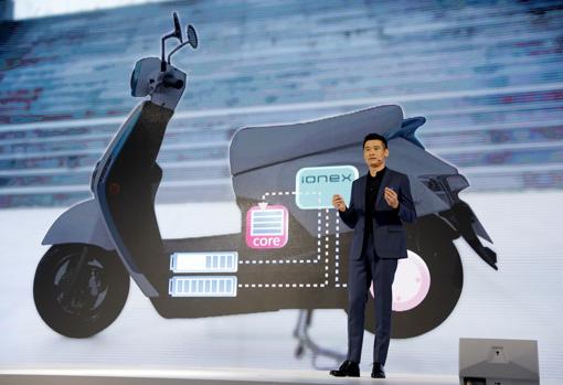 Allen Ko, presidente de Kymco, durante la presentación de Ionex