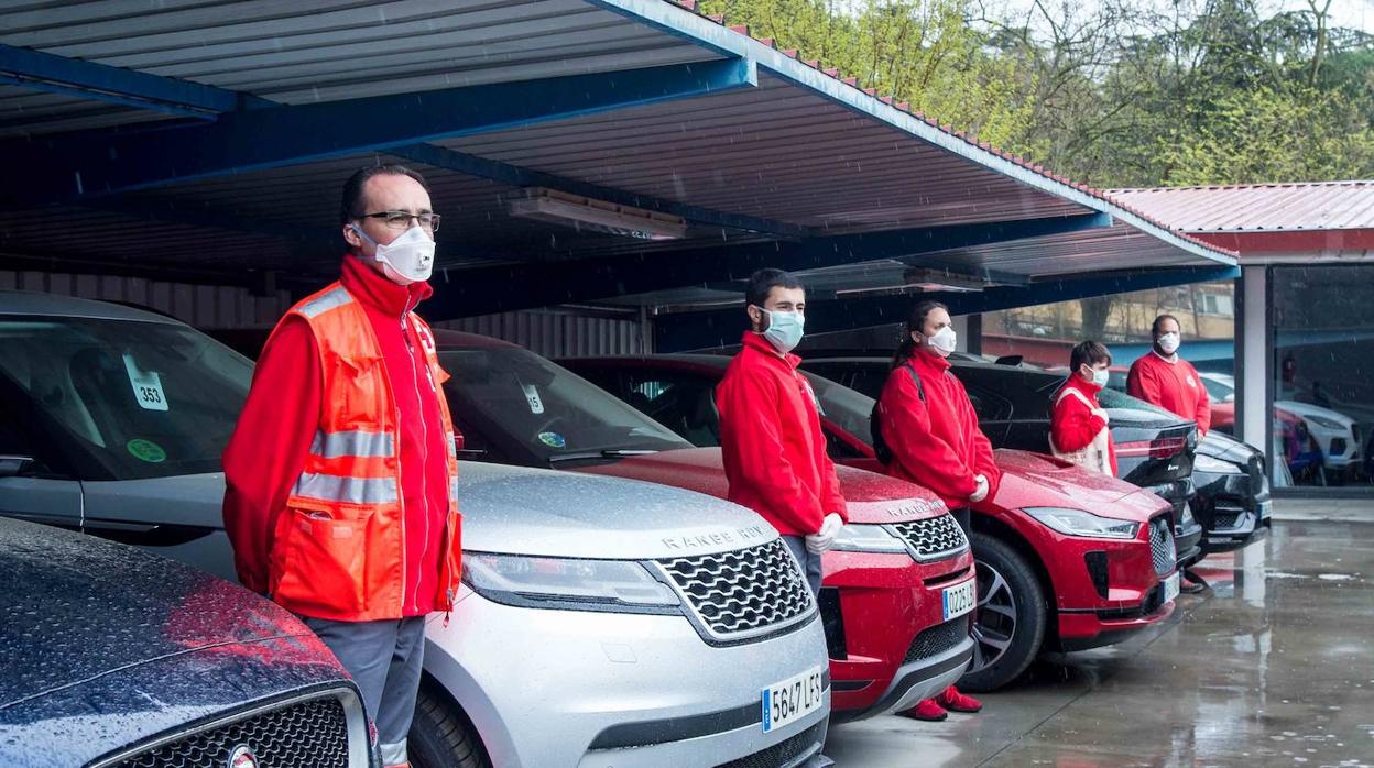 Land Rover cede sus 4X4 a la Cruz Roja para las emergencias en en zonas de difícil acceso