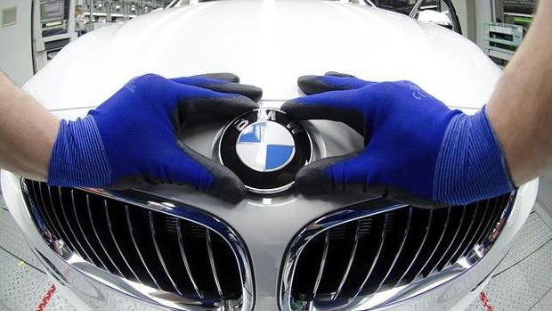 BMW prolonga la paralización de la producción en Europa y Norte América hasta el 30 de abril