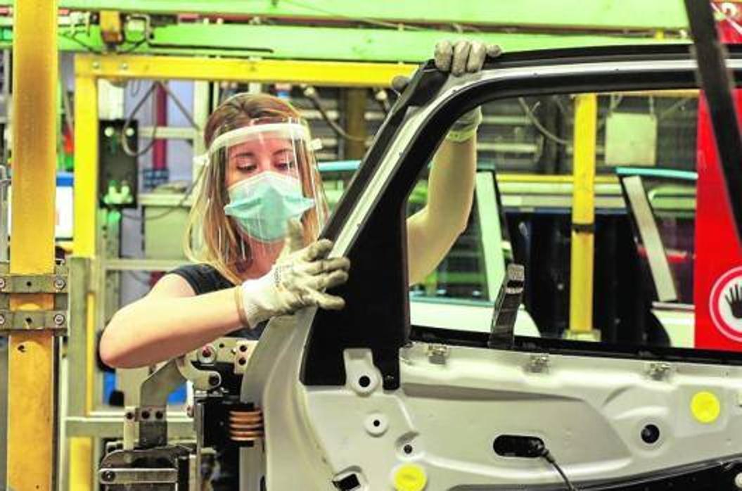 Así se fabrican coches bajo las más estrictas medidas de seguridad frente al Covid-19