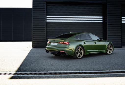 Audi actualiza los RS 5 Coupé y Sportback con un diseño aún más agresivo y un interior más conectado