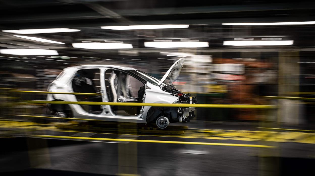 Renault Zoe en la línea de montaje de la factoría de Flins (Francia)