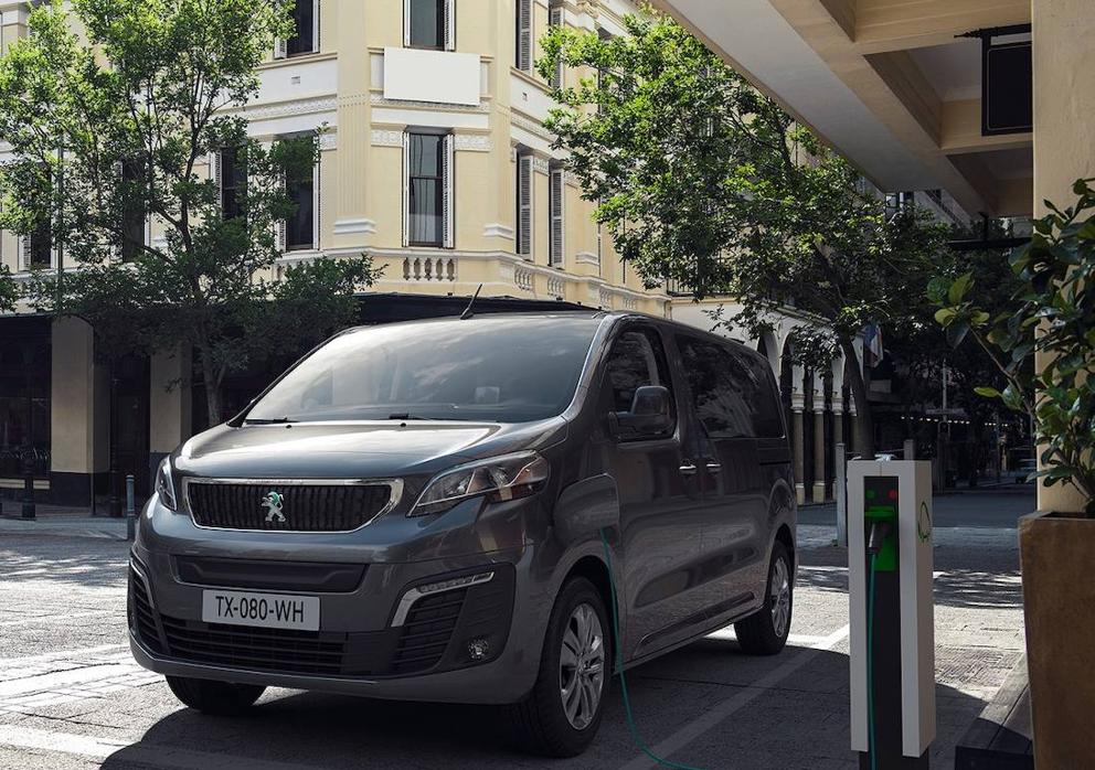 Nuevo Peugeot e-Traveller, completamente eléctrico, para profesionales y familias