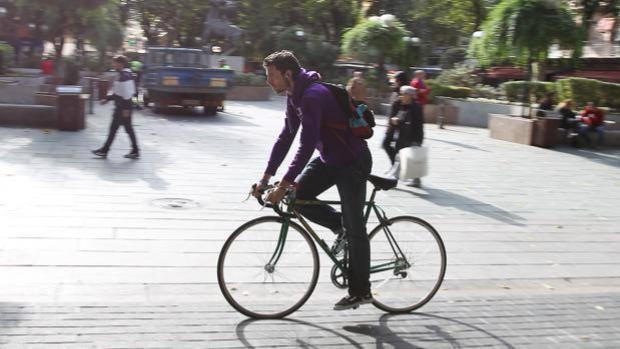 En bicicleta o a pie, y teletrabajo: requisitos para unos desplazamientos más sanos y seguros