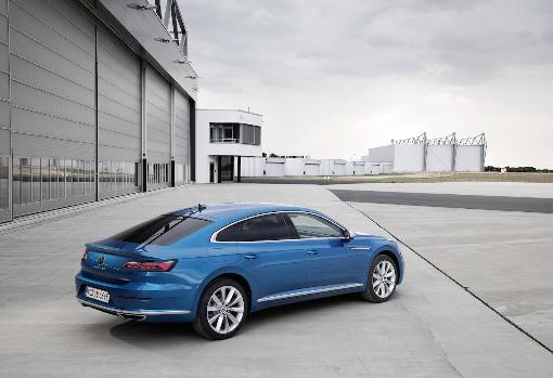 El Volkswagen Arteon estrena carrocería Shooting Brake, sistema híbrido enchufable y versión R