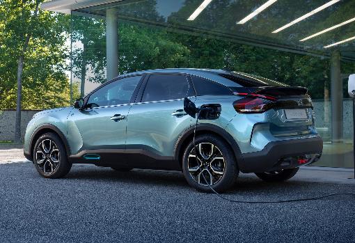 El chasis es el mismo del Peugeot 2008 o DS3 Crossback, con versión 100% eléctrica