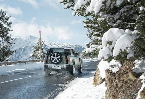 El nuevo Defender mantiene la esencia estética y se renueva tecnológicamente