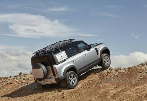 El nuevo Defender mantiene la esencia estética y se renueva tecnológicamente