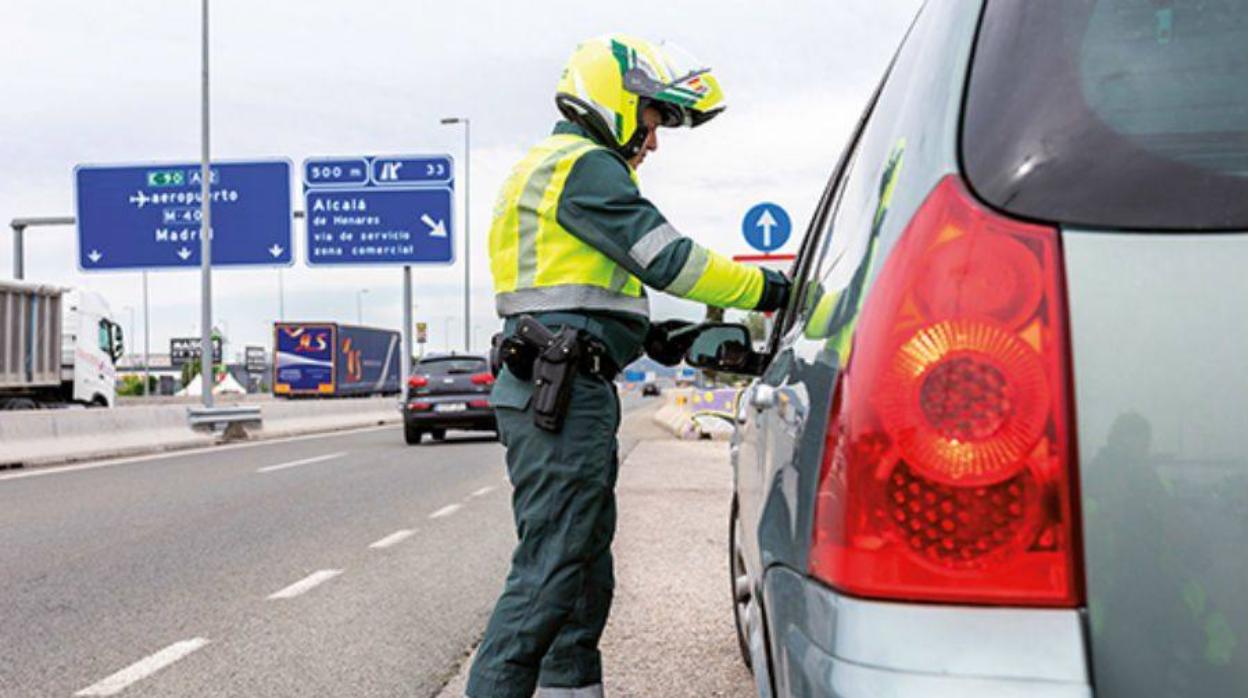 500 multas cada hora: las infracciones de tráfico más frecuentes entre los españoles