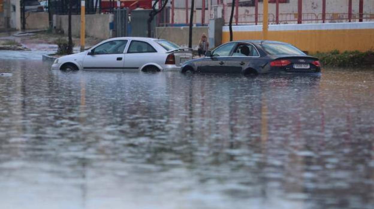 Cómo actuar si la corriente arrastra tu vehículo