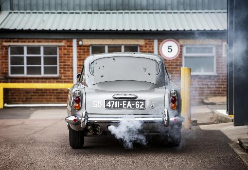 Bond y el Aston Martin DB5, el idilio que nació en «Goldfinger»