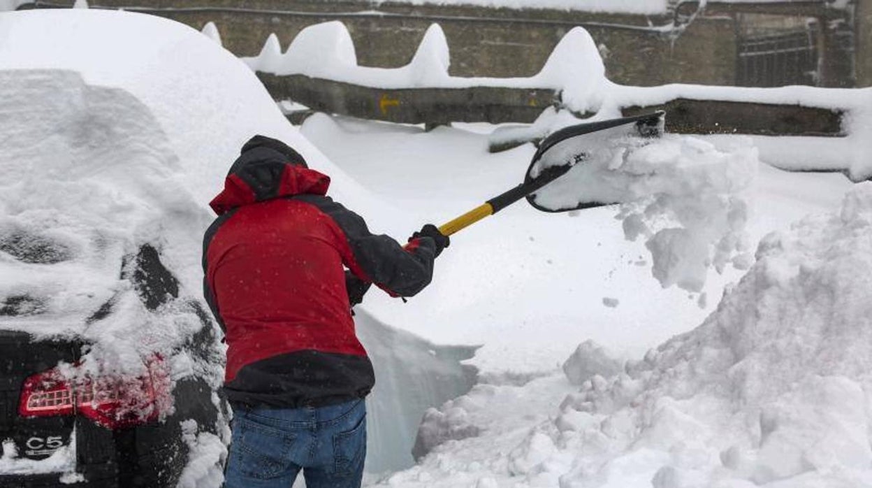 Cómo «desatascar» el coche de la nieve