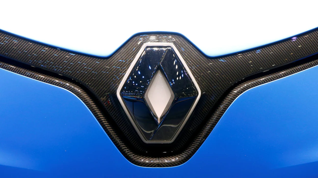 Logo de Renault en un vehículo