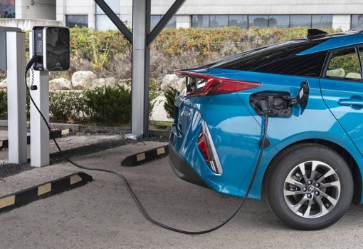 Toyota lanza su primer modelo híbrido enchufable, el nuevo Prius Plug-in