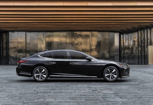 LEXUS LS 500h, artesanía takumi para el buque insignia de la marca