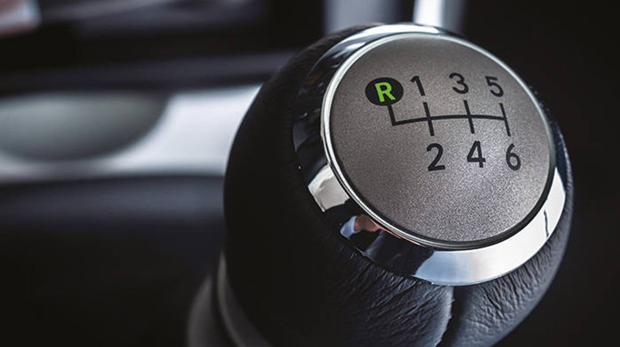 En qué casos está permitido circular marcha atrás