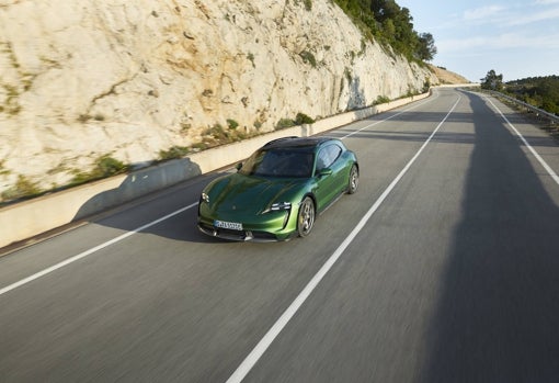 Porsche Taycan Cross Turismo, un deportivo «cero emisiones» para salir del asfalto