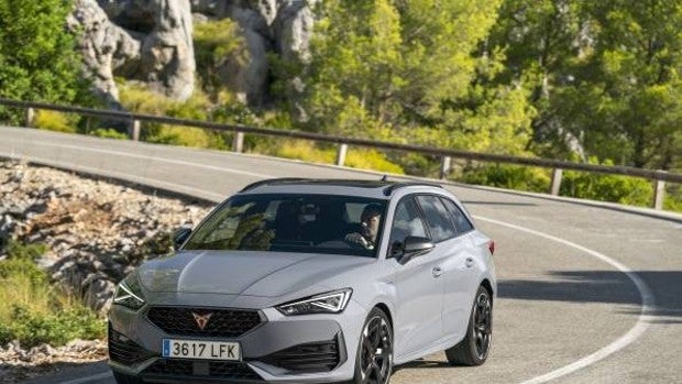 Llega a los concesionarios el Cupra León Hybrid ahora con 204 CV