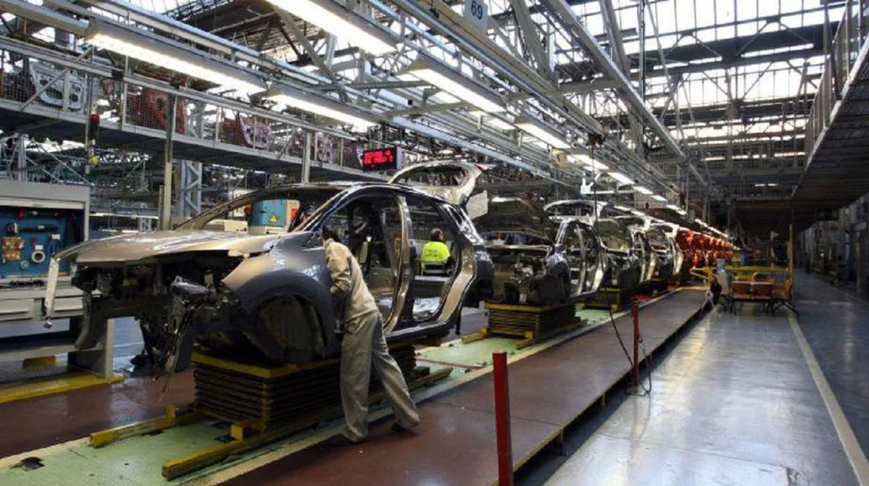 La producción de vehículos cae un 13,3% por la escasa demanda en España y Europa