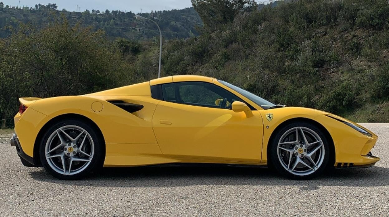Nos subimos al portentoso Ferrari F8 Spider: un cavallino difícil de domar