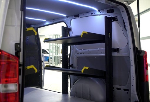eVito Long Range para paquetería, con mobiliario que apenas pesa 50 kilos, y más de 350 km de autonomía