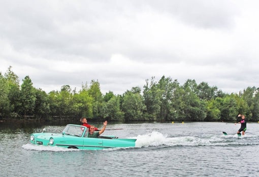 Amphicar, el coche flotante que el presidente Johnson usaba para asustar