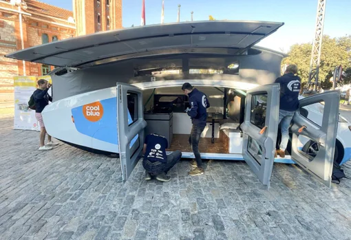 El futurista coche-casa ecológico que recorre España impulsado por energía solar