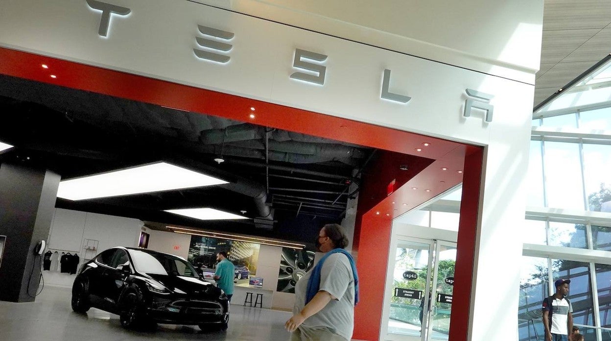 Tesla Model Y en una tienda de Florida