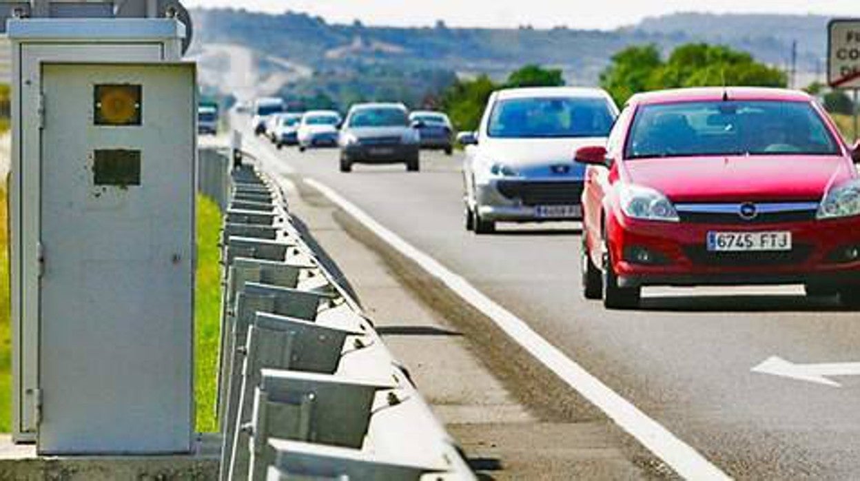 780 radares fijos y 545 móviles vigilarán las carreteras durante el puente de Todos los Santos