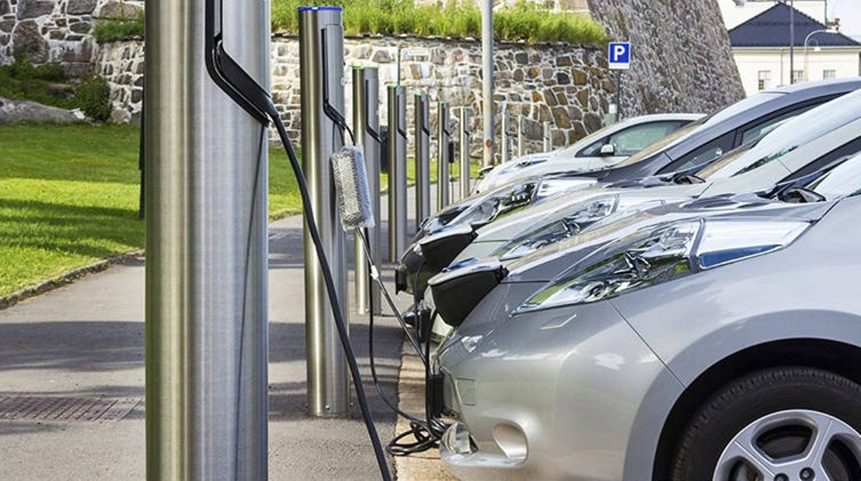 Los parkings públicos de más de 20 plazas deberán instalar puntos de recarga