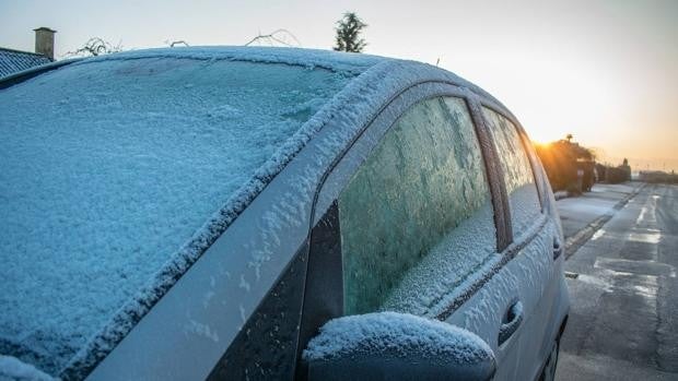 Cómo quitar el hielo del coche