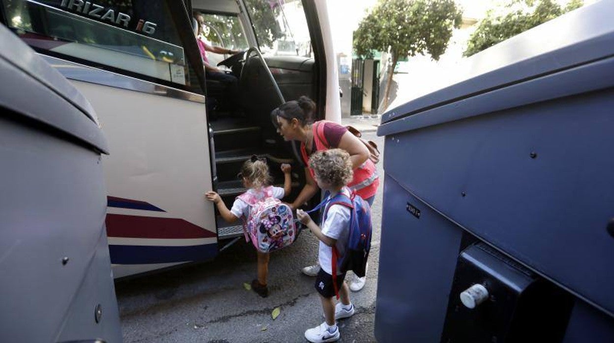 Un 40% de los vehículos de transporte escolar incumple la ley