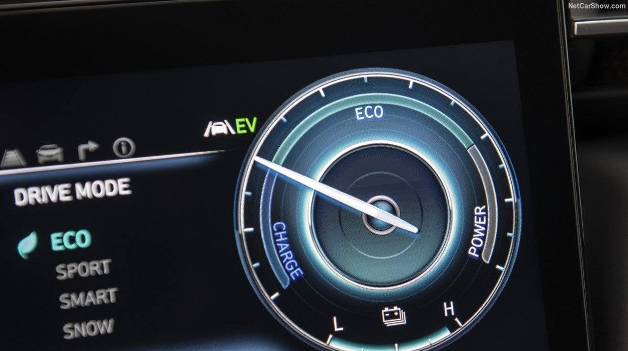 Ya circulan por España casi 700.000 coches híbridos y eléctricos