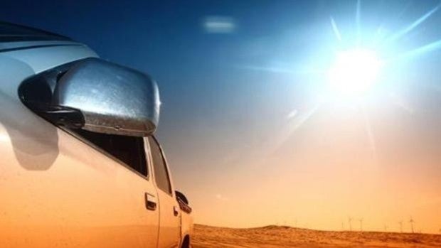 La trampa mortal que supone dejar en el coche al sol a niños y mayores