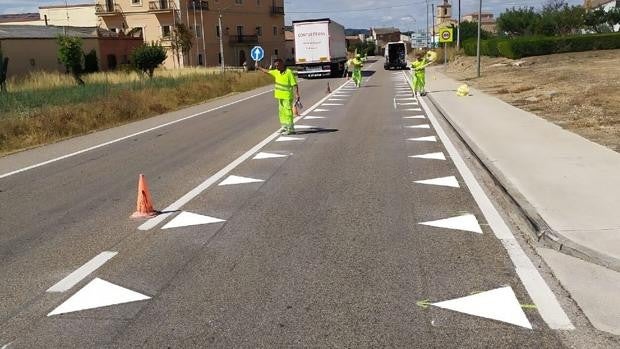 Dientes de dragón: qué significa y para qué sirve la nueva señalización de la DGT con forma de triángulo