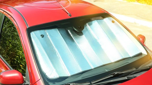 ¿Cuántos grados puede descender la temperatura de nuestro coche con el uso del parasol?