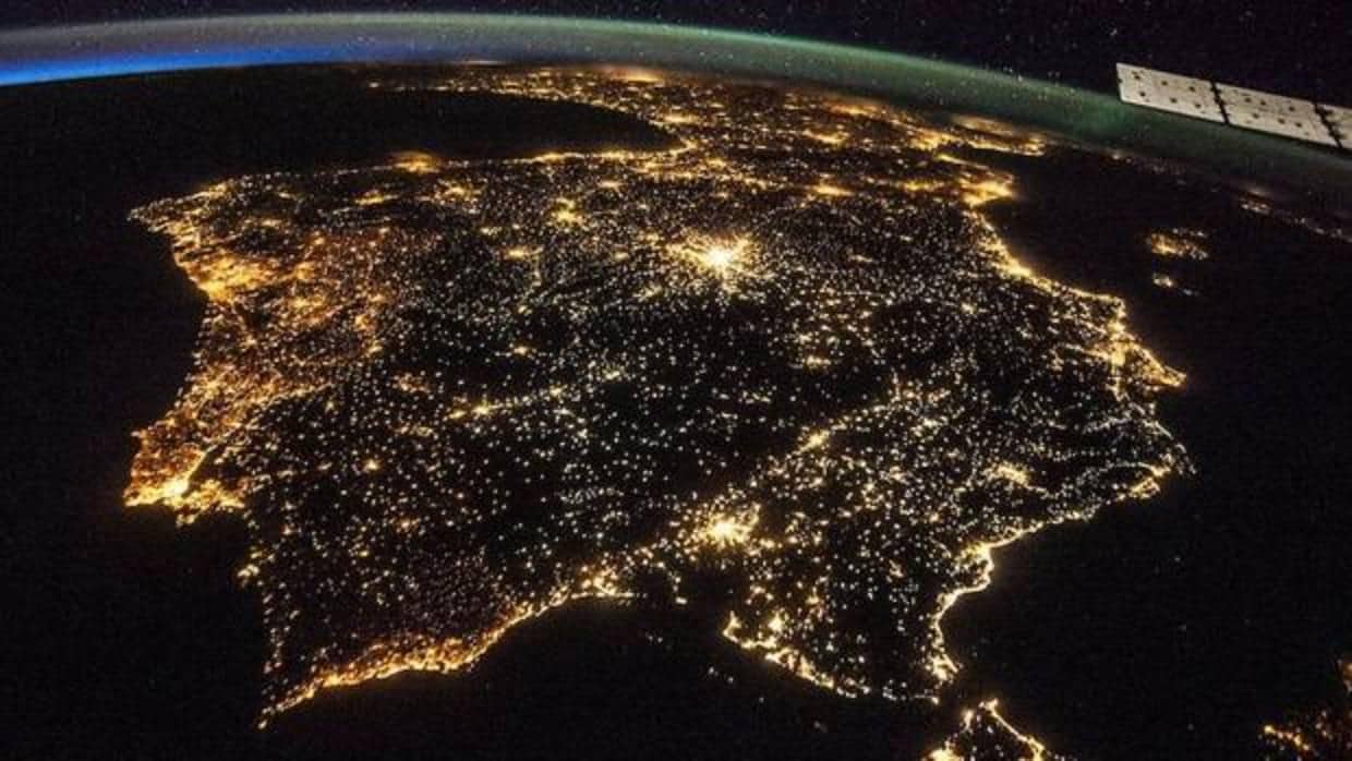 Iluminación artificial de la Península ibérica vista desde la Estación Espacial Internacional