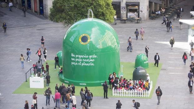 Incompatible among portable El contenedor de envases de vidrio más grande del mundo se instala en Madrid