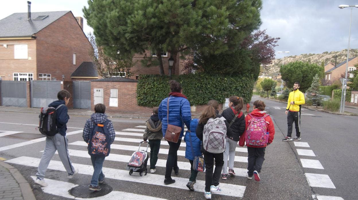 La madrileña localidad de Torrelodones ha sido una de las pionera en favorecer las rutas a pie hasta el colegio de los escolares